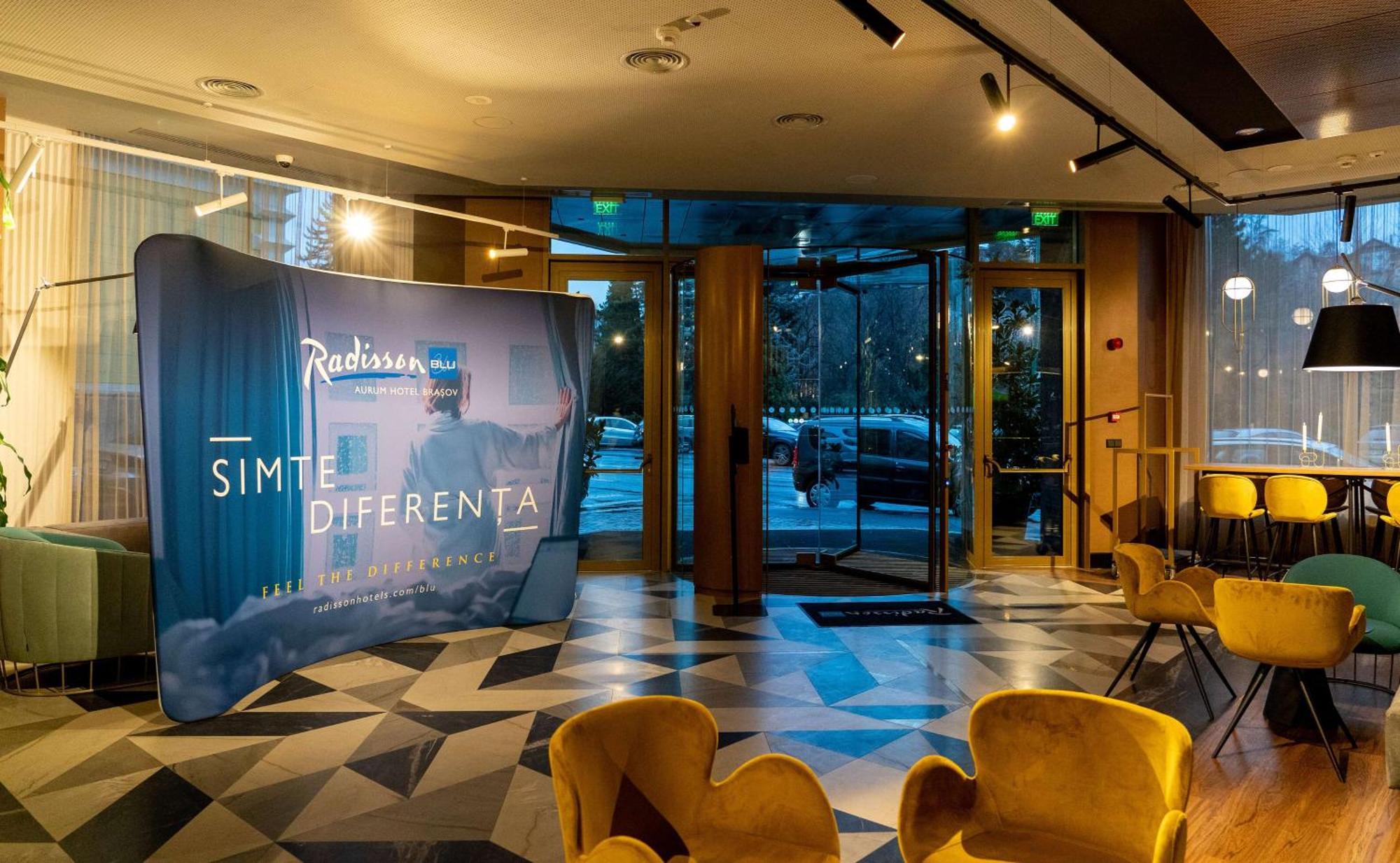 Radisson Blu Aurum Hotel, Brasov Luaran gambar Lobby of Radisson Blu in Belgrade