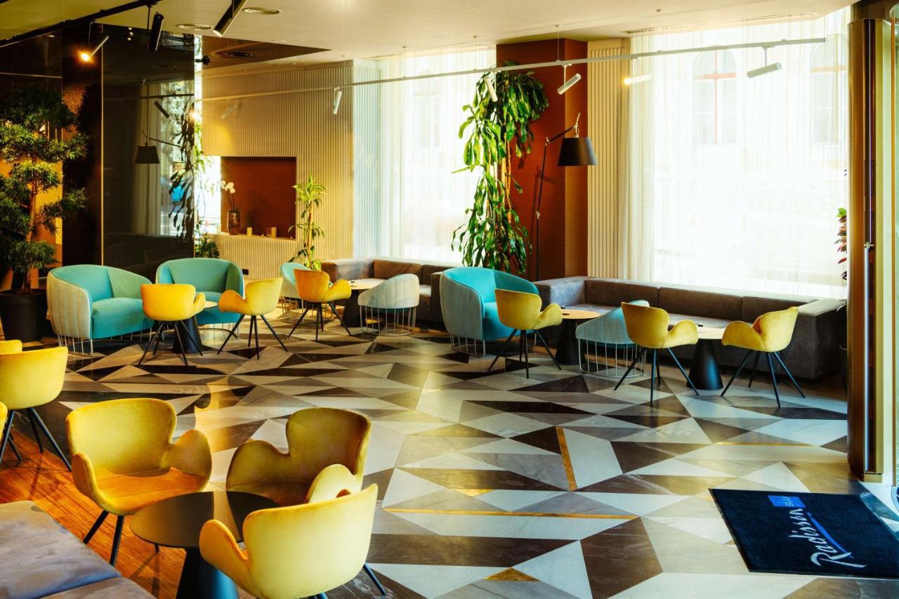 Radisson Blu Aurum Hotel, Brasov Luaran gambar Lobby