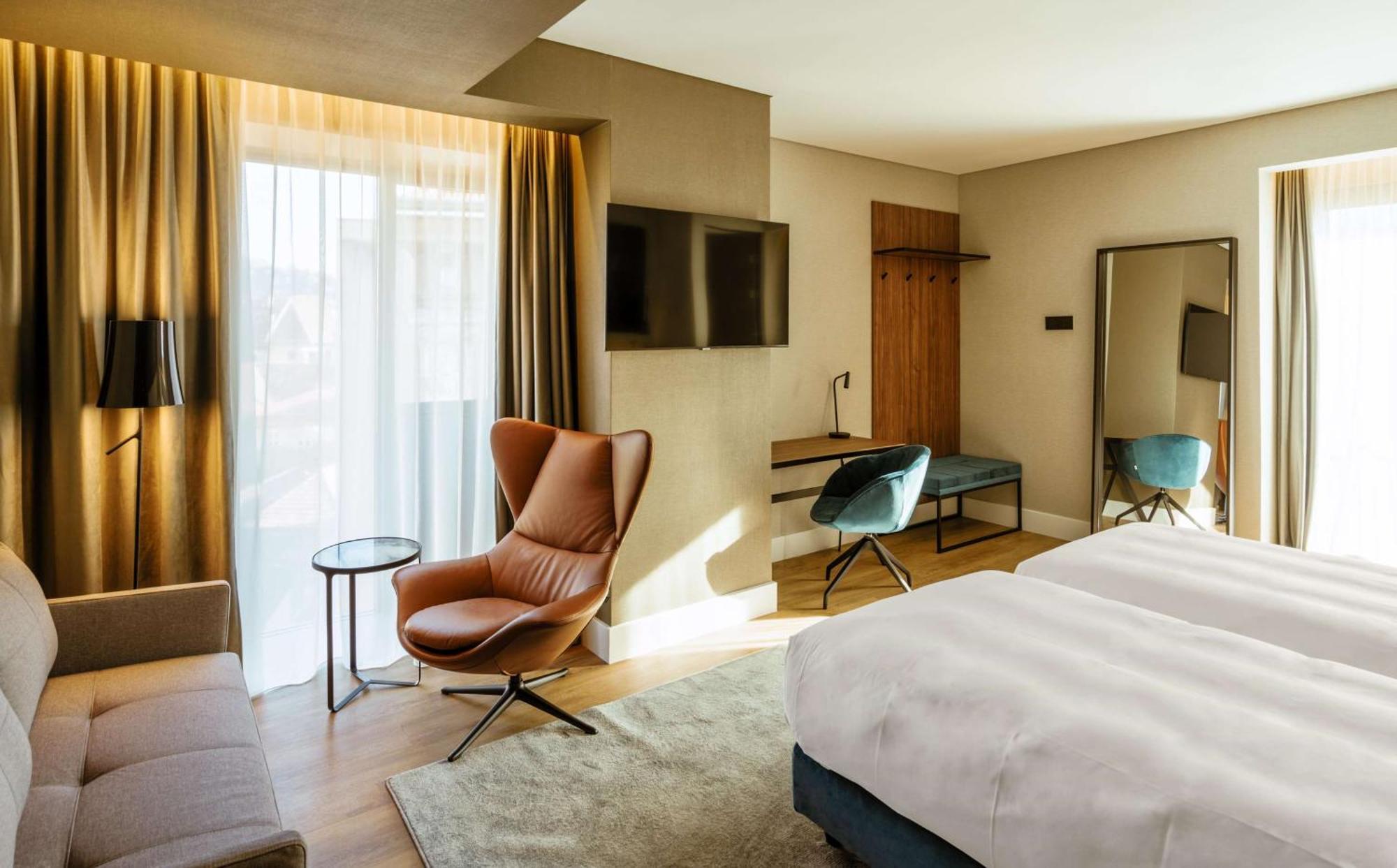 Radisson Blu Aurum Hotel, Brasov Luaran gambar A room at the hotel