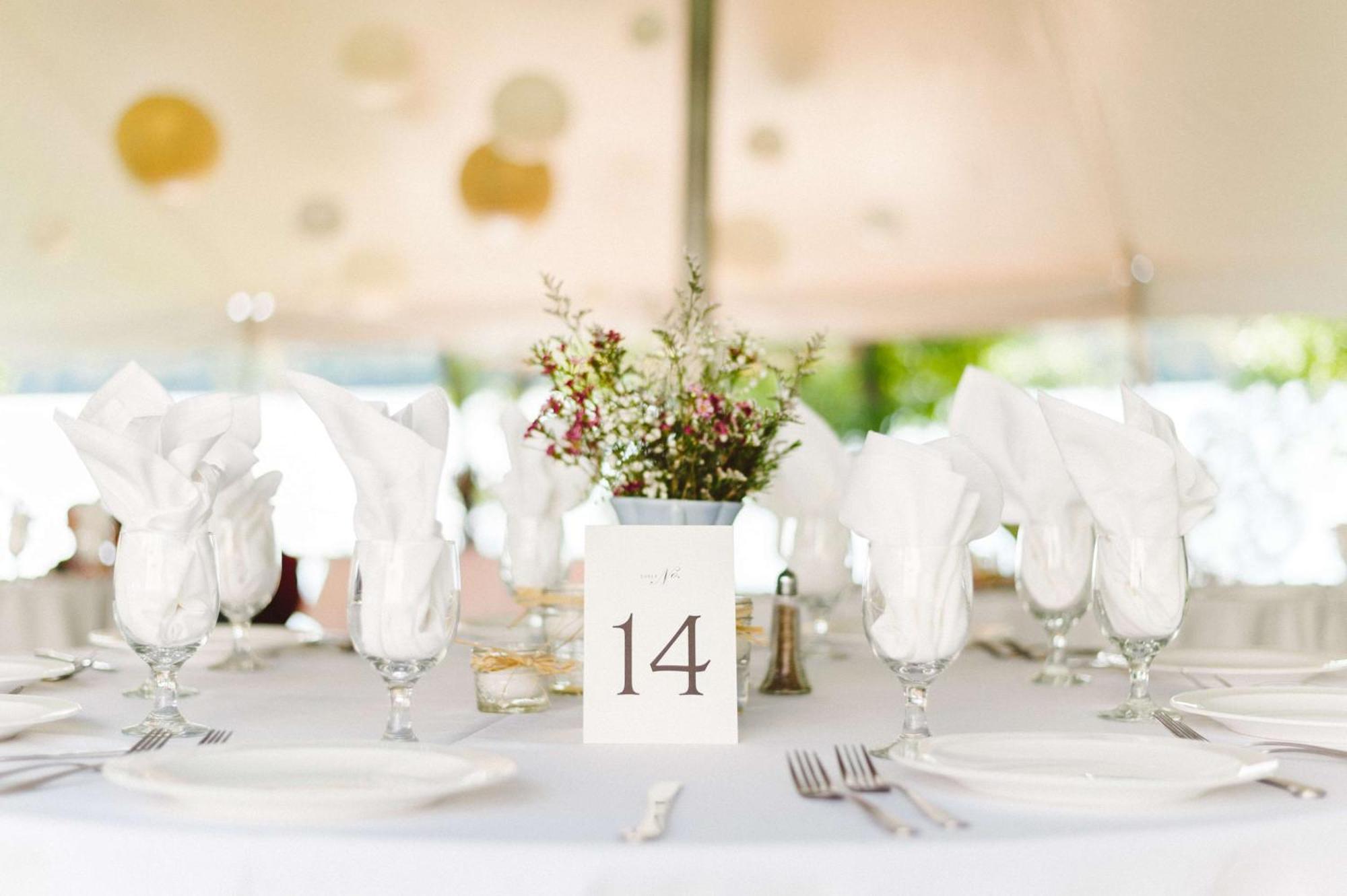 Radisson Blu Aurum Hotel, Brasov Luaran gambar A table number