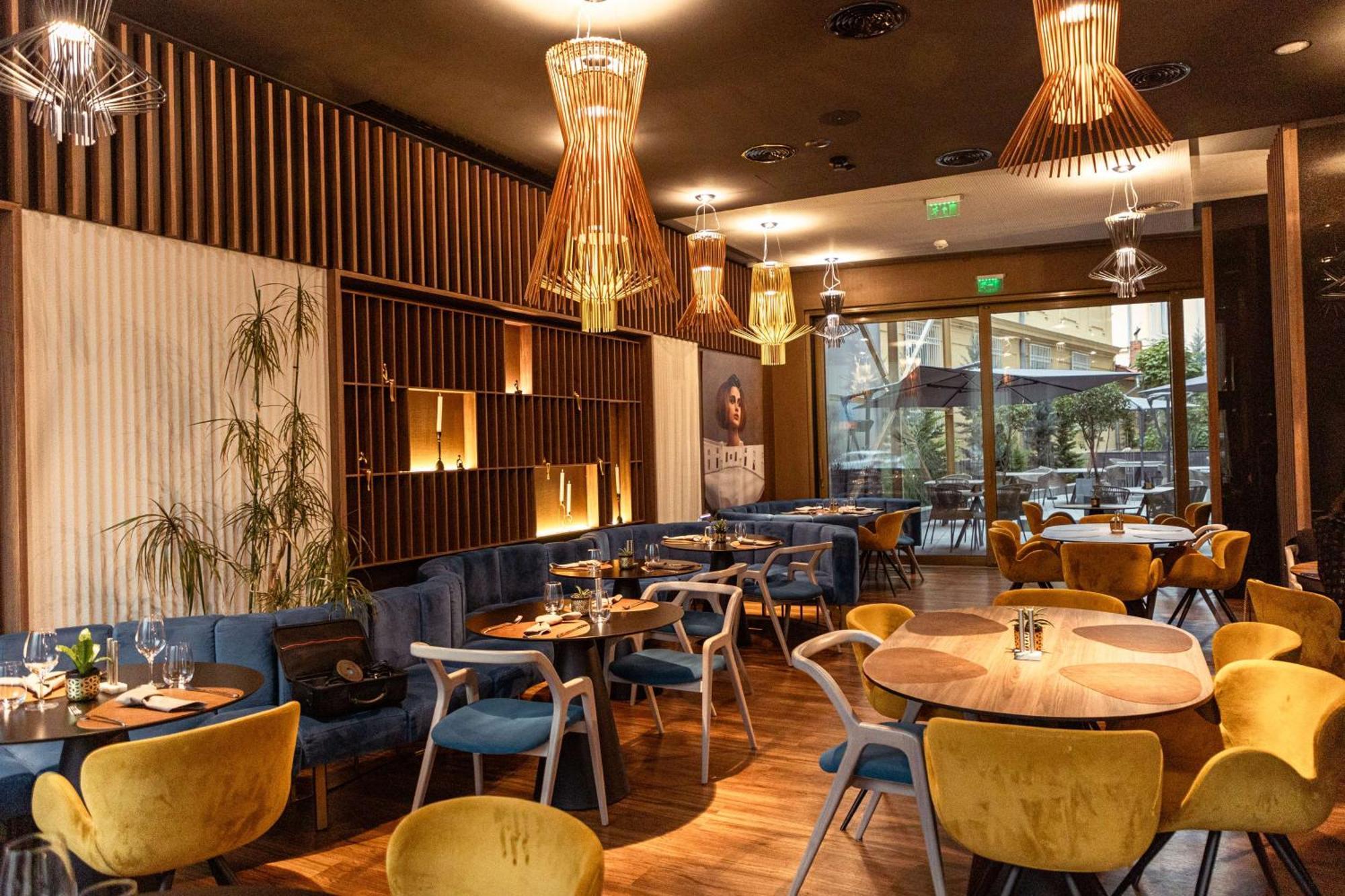 Radisson Blu Aurum Hotel, Brasov Luaran gambar Restaurant interior